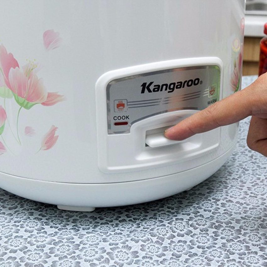 noi-com-dien-kangaroo-kg377-5 Nút nhấn cơ tiện dụng của nồi cơm điện Kangaroo KG377