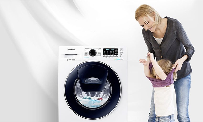 may-giat-cua-truoc-samsung-ww90k54e0uw-7 Máy giặt cửa trước Samsung AddWash 9kg WW90K54E0UW có cửa phụ giúp bỏ thêm quần áo vô sau dễ dàng