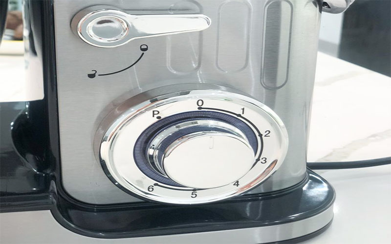 may-nhoi-tron-bot-unie-m5-3 Nút điều khiển của Máy nhồi trộn bột Unie M5