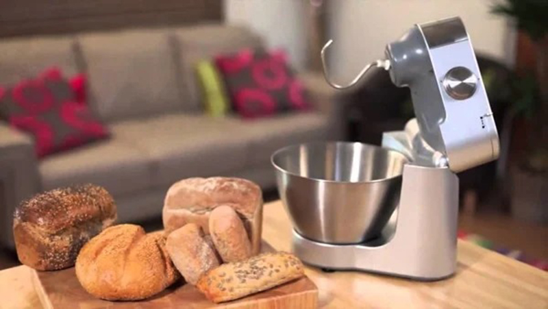 may-tron-da-nang-kenwood-km24-4 Máy trộn đa năng Kenwood KM242 thiết kế rất sang trọng, tinh tế và độc đáo
